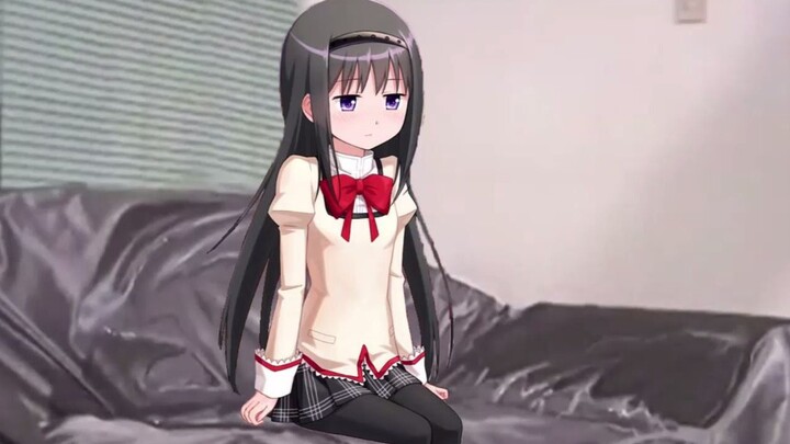 Gadis ajaib Homura Akatsuki sedang diwawancarai