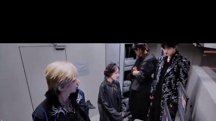 This part is really hilarious every time you watch it! (In Baba's words, it's "some weird variety sh