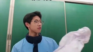 男生展示闻香识人，直接震惊老师，网友：这小伙课下不老实啊