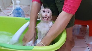 OMG! Sono Very Dirty Crying Angry Mom Don't Want To Take The Bath
