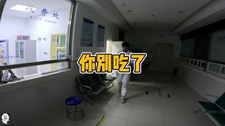 顾客点一份外卖 外卖小哥送到却让顾客别吃了 【这外卖送我我都不吃】