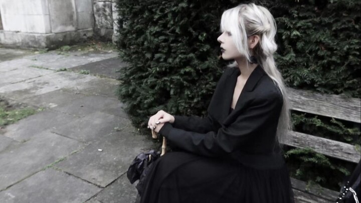 Nyonya rumah di Gedung Usher di London, Nona Madeleine