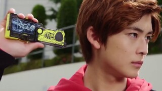 [Kamen Rider 01] The real Zero One: Yaguruma - kicking locusts; the fake Zero One: Hiden Orto - shri