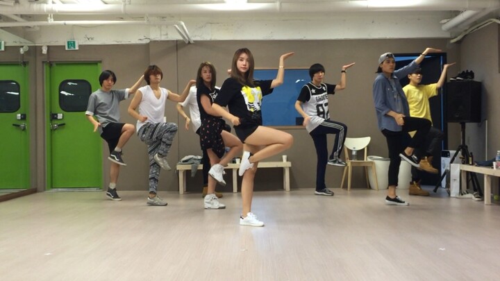 Cao Lu: The practice version of "Invitation" you asked for is really from five years ago. I searched