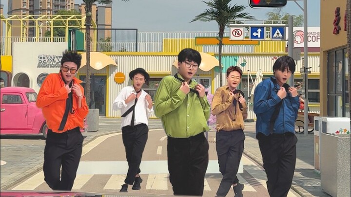一人男团Dynamite街头快闪版