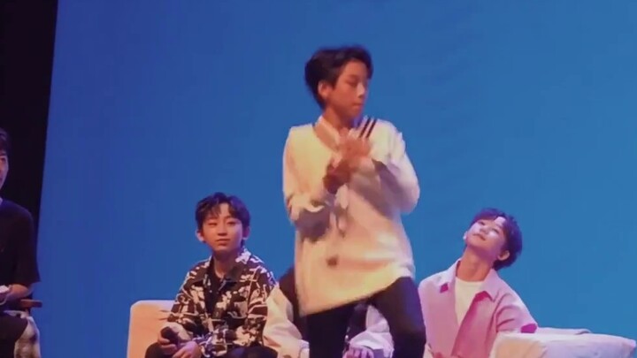 【boystory】13-year-old boy dances to BTS IDOL clips