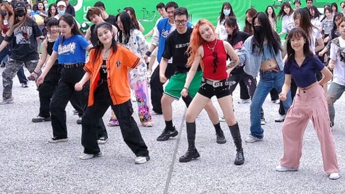 【อีแชยอน】ขนนกน้อยๆ ที่ใครหลายๆคนหลงรัก! KNOCK Random Dance