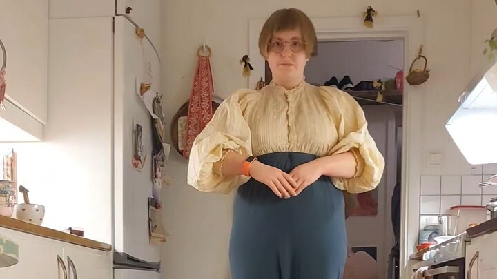 Con rối kêu tích tắc khiêu vũ