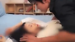 Terpaksa menikah dengan lelaki miskin demi adikku, tapi dia CEO milyarder