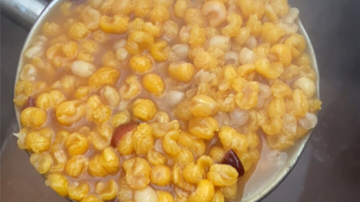 A scoop of Northeastern coarse-grain porridge for just 3 yuan—authentically hearty and wholesome, pa