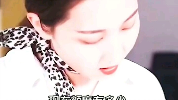 Tỷ phú đến ngân hàng xin nâng hạn mức lên 100 triệu, nhưng bị nhân viên ngân hàng mỉa mai; cuối cùng