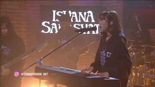 Wow.. isyana juga metal head 🤘🤘🤘