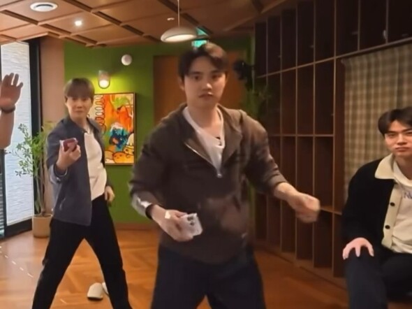 โดคย็องซู: ไม่รู้สิ ผมเต้นได้ลื่นไหลงดงามมากเลยนะ