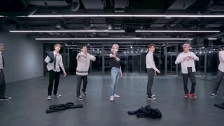 【NCT DREAM】仁俊脱掉外套 小传在后面一脸震惊哈哈哈哈