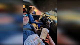 你看，我就说开车必须得开窗户吧