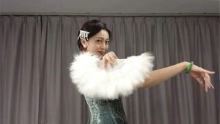 Xiaoying's choreography for "Song Girl of the End of the World" includes back-to-back tutorials! Get