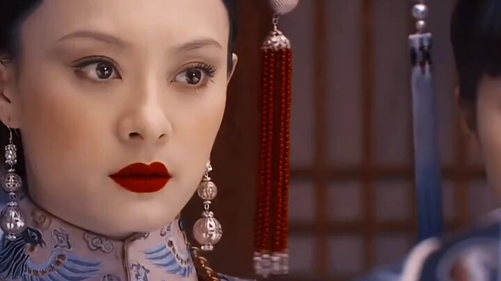 Ai cũng nói người có tóc mai càng cao thì càng nhiều phúc khí, mà tóc mai của cô ấy lại cao nhất