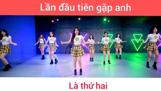 Lần đầu tiên gặp anh là thứ hai