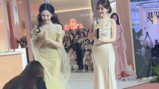 I honestly couldn’t hold back when he bowed to thank the staff—manners can be faked, but genuine res