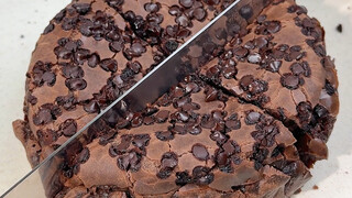 Cứ đến Tết là tôi lại làm món bánh gạo giòn này một lần, vỏ ngoài giòn rụm, bên trong dẻo mềm, cả ng