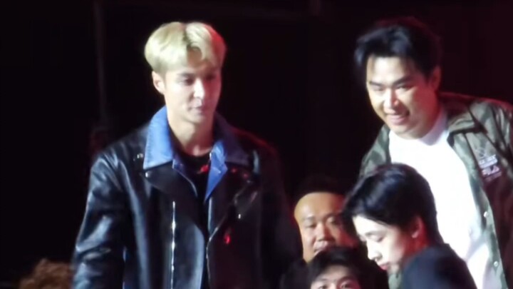 【Zhang Yixing & Fan Zimo】Mari kita lihat reaksi Yixing saat Zimo muncul