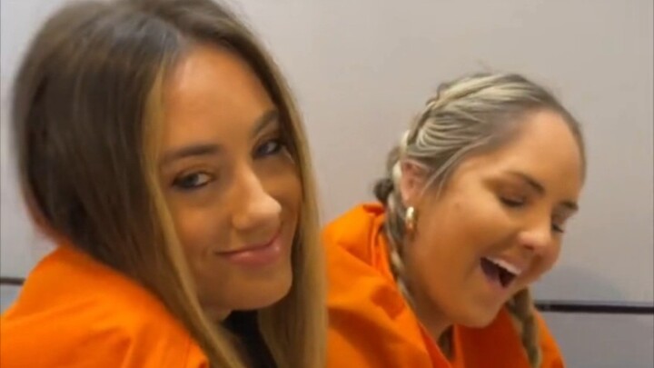 当你的狱友是两个美女时