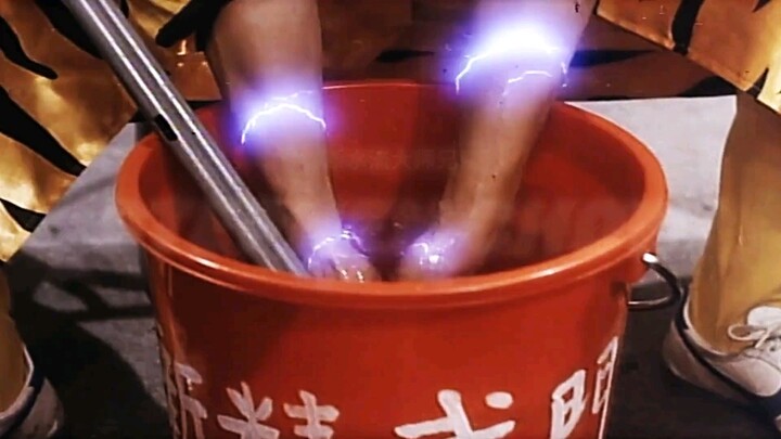 Q: How outrageous is this referee? #StephenChow #HilariousClassicScene #NonsensicalHumor #FunnyMonta