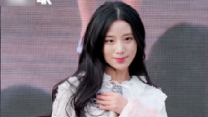 Korean girl group Berry Good Jo Hyun (Shin Ji Won) Mellow Mellow live dance fan video