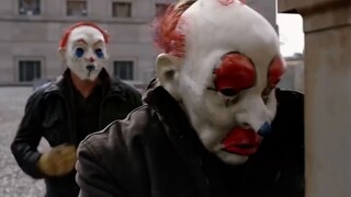 Nhạc phim mở đầu của "Tenet" của Nolan là "Rainy Night in Tallinn", trùng với nhạc phim mở đầu của "