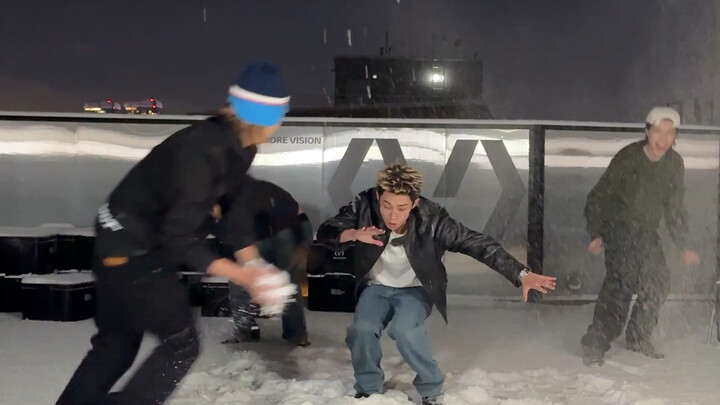 【LNGSHOT】หิมะแรกของเสี่ยวฮั่น! หิมะแรกกับ #4SHOBOIZ ❄️🐧🐧🐧🐧❄️