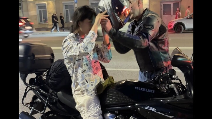 Di jalanan Rusia, sulit untuk memprediksi apa yang akan terjadi detik berikutnya.