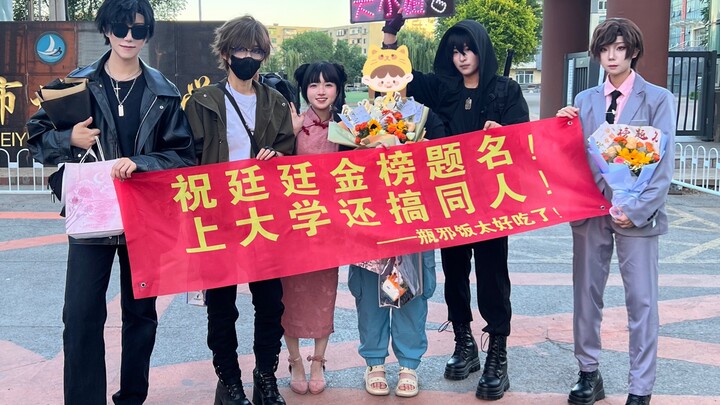 Help! When I teamed up with 4 cosplay commission artists to “borrow” a pen for my sis after her coll