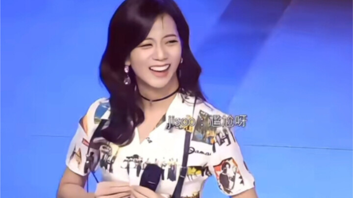 Jisoo, bạn có cần quyến rũ đến thế không
