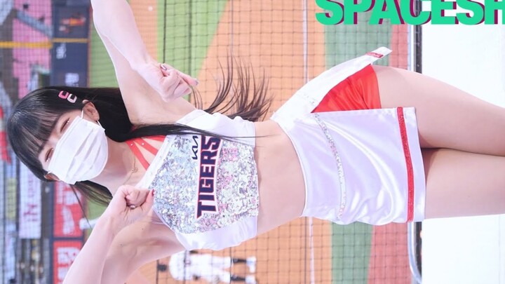 Pemandu sorak Li Duo Hui sangat imut dan menggemaskan