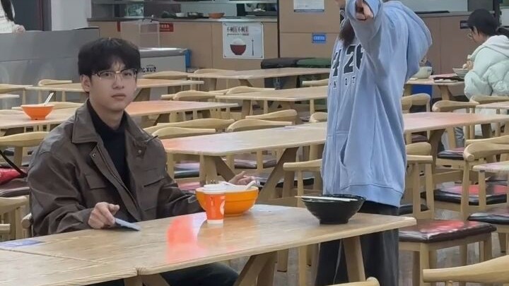 Potato sempat ragu-ragu, lalu bilang ingin mencari pria tampan untuk meminta sesuatu.