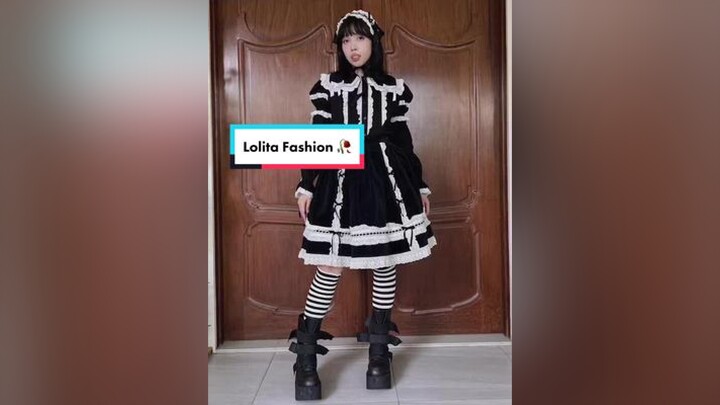Lolita fashion version of this trend. Lolitafashion kawaii otaku animeph weebtok eglfashion japanes