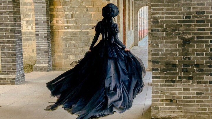 Khi bố bạn bỗng dưng mê mẩn phong cách Gothic, thì xem như bạn “mất mạng” rồi!