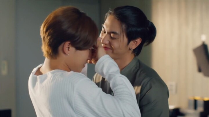 【bossnoeul】【ความรักลอยอยู่ในอากาศ】แต่เขาน่ารักจริงๆ นะ แถมยังทำตัวเหมือนเด็กเอาแต่ใจ คอยปลอบใจชายชรา