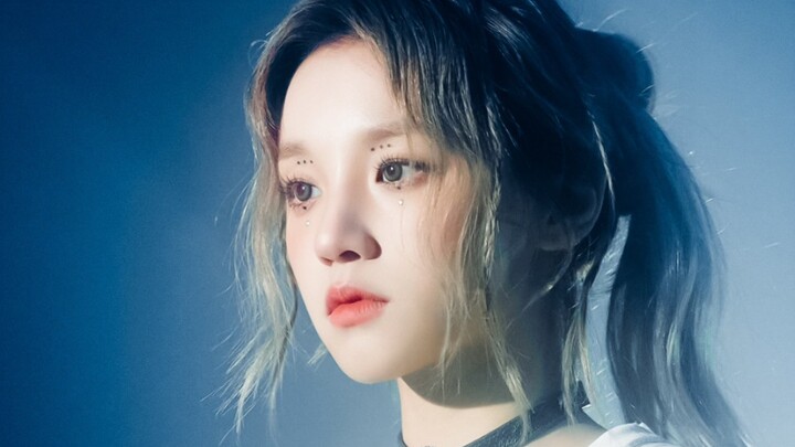 【Song Yuqi】Ngửi hoa xong đột nhiên nhét vào miệng, xuất hiện trong K-pop cũng quá bùng nổ luôn haha 