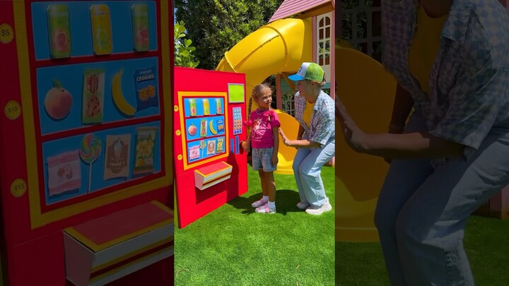 Kids learn to eat healthy food and drink water