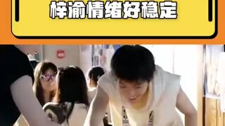 麻辣烫差点撒身上也是笑嘻嘻的梓渝！！