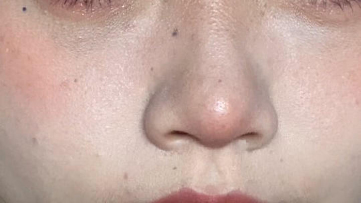 Round faces and sweet girl makeup are just made for each other!