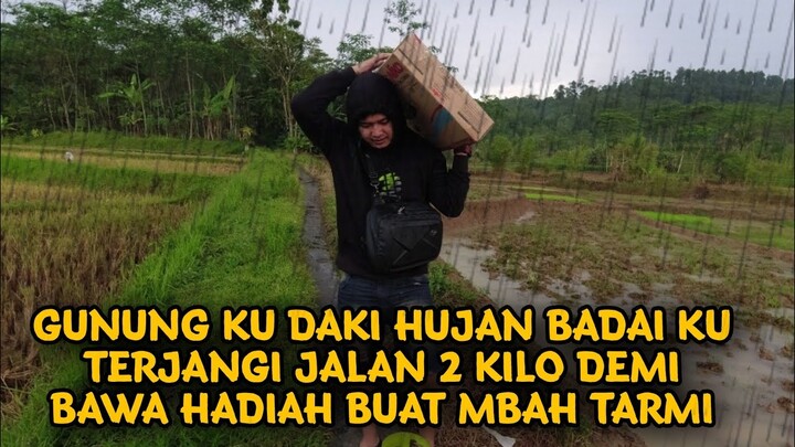 SUASANA HUJAN DI DESA BIKIN BETAH ! BAWA HADIAH BUAT MBAH TARMI