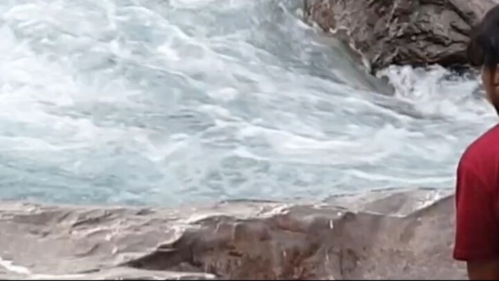 cast net fishing in Nepal | himalayan trout fishing with handmade cast net |