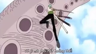 Nhóm Luffy đánh nhau với quái vật khi đang lênđảo trên trời