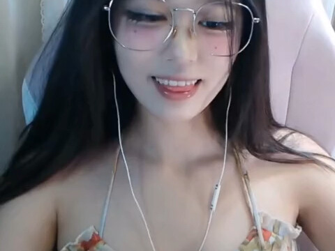 [Mengmeng’s Gogo Diary] Everyday Leg-Shaking Moments