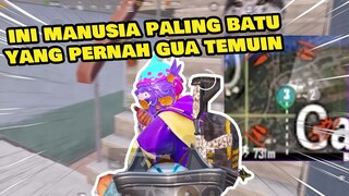 DIKEPUNG 2 SQUAD ?! INI MANUSIA PALING BATU YANG GUA TEMUIN SELAMA INI !!! - PUBG MOBILE INDONESIA