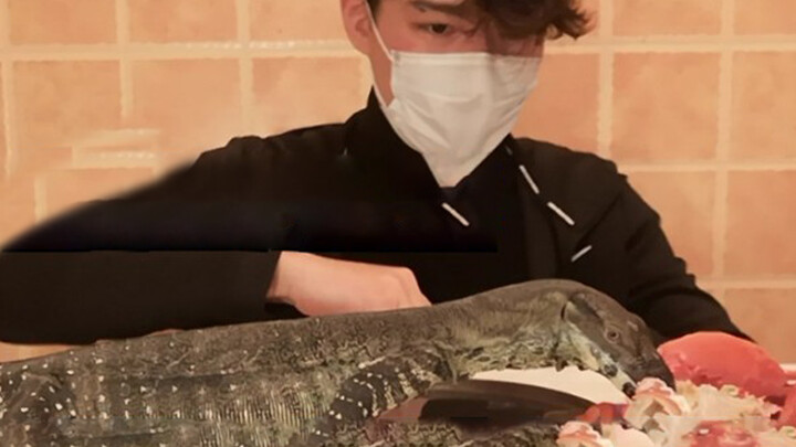 The First Lizard To Eat A Lobster On Bilibili