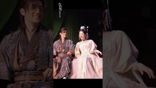 Butai and Shi Kuan looked at each other | 狐妖小红娘月红篇 | iQIYI