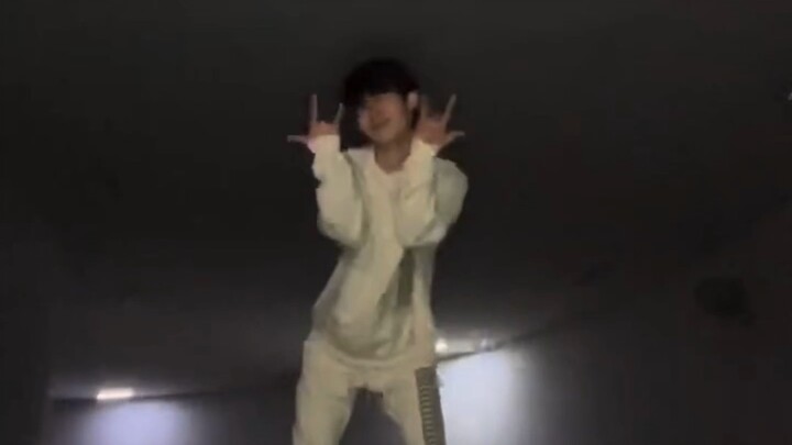 【余沐阳】220329 (G)I-DLE-TOMBOY 翻跳